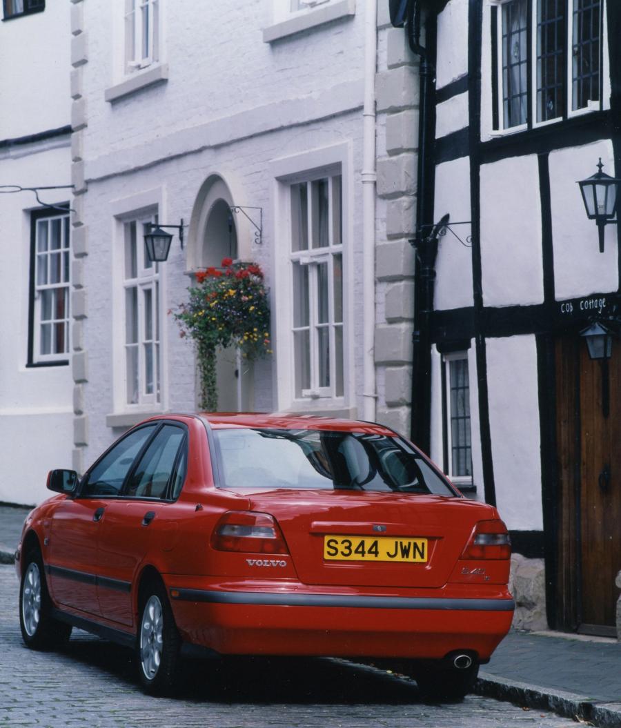  Volvo S40 1998 года  (фото 2 из 4)